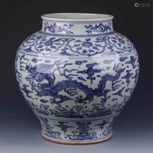 A Chinese Blue and White Dragon Pattern Porcelai…
