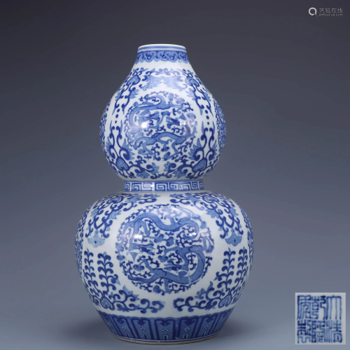 A Chinese Blue and White Chi Dragon Pattern Por…