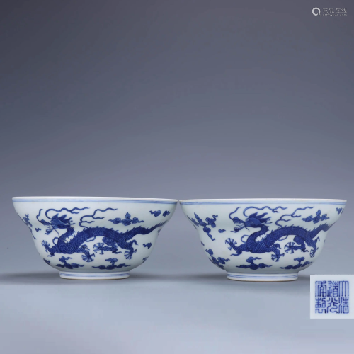 A Pair of Chinese Blue and White Dragon Pattern