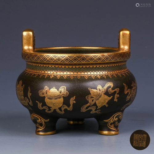 A Chinese tea dust Glazed Gild Porcelain Vessel