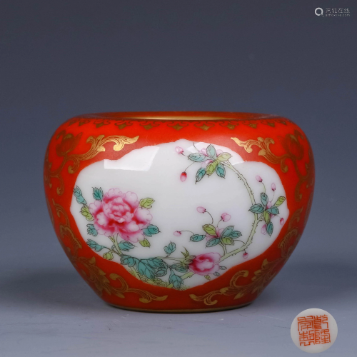 A Chinese Red Gild Floral Porcelain Seal Box