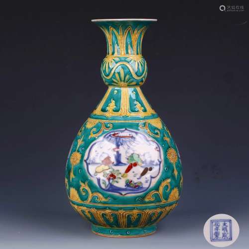 A Chinese Green Figure Painted Doucai Porcelain Pot