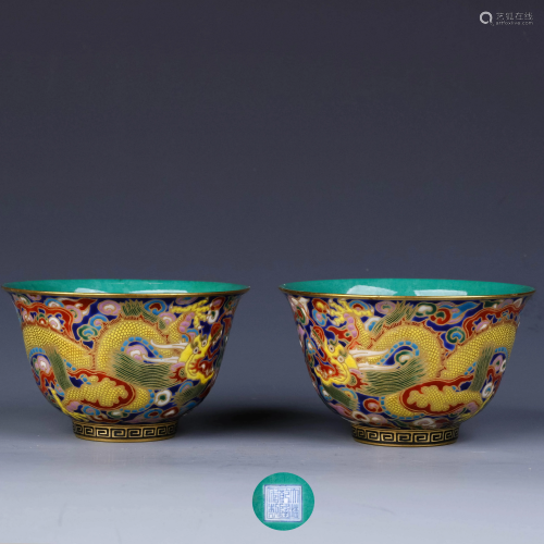 A Pair of Chinese Dragon Pattern Gild Porcelain …