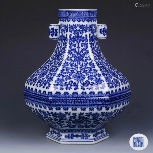 A Chinese Blue and White Floral Porcelain Hexago…