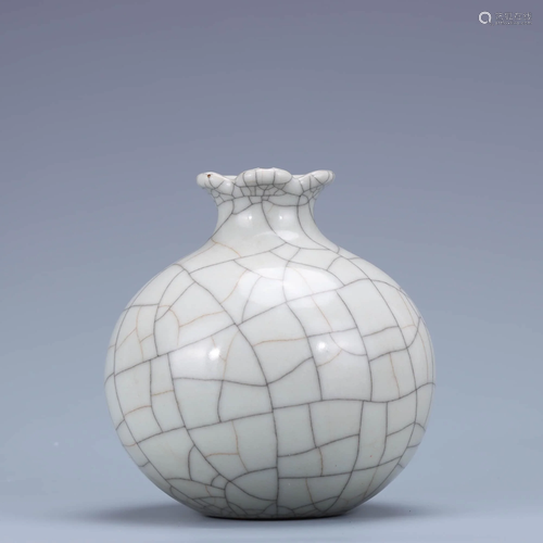 A Chinese Ge Kiln White Glazed Porcelain Zun