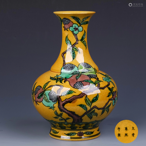 A Chinese Yellow pomegranate Painted Porcelai…