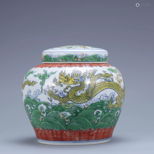 A Chinese Famille verte Dragon Patttern Porcelain Jar