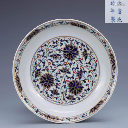 A Chinese Doucai Gild Twine Pattern Floral Porcelain