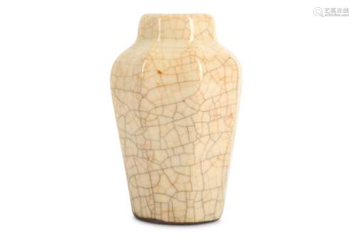 A CHINESE OCTAGONAL CRACKLE-GLAZED JAR.