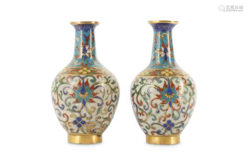 A PAIR OF CHINESE MINIATURE CLOISONNE 'LOTUS' VASES.