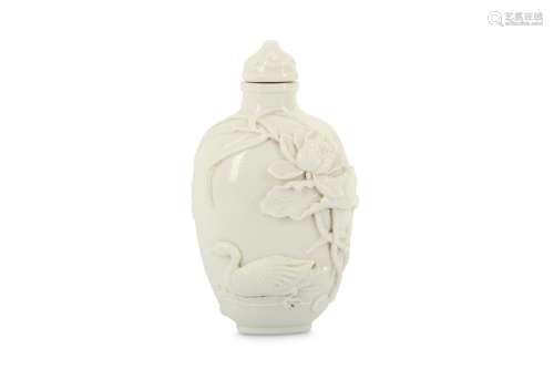 A CHINESE WHITE-GLAZED BISCUIT SNUFF BOTTLE AND STOPPER.