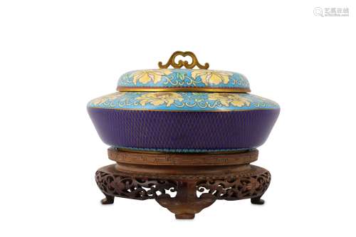 A CHINESE CLOISONNÉ 'LOTUS' INCENSE BURNER AND COVER.