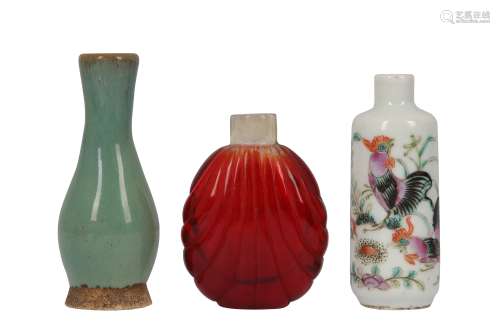 TWO CHINESE SNUFF BOTTLES AND A MINIATURE VASE.