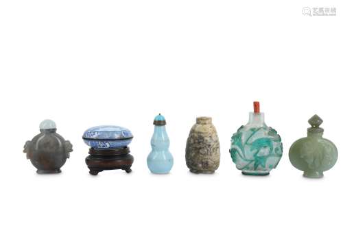 FIVE CHINESE SNUFF BOTTLES.