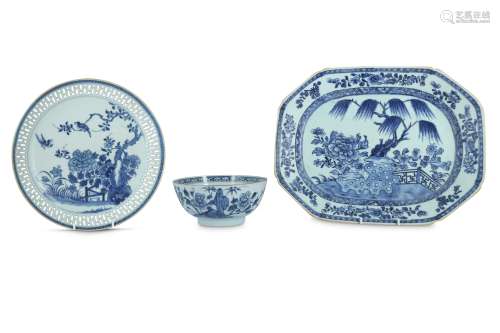 A CHINESE BLUE AND WHITE DISH, TUREEN STAND AND A BOWL.
