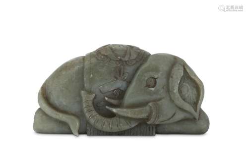 A CHINESE PALE CELADON JADE 'ELEPHANT' CARVING.