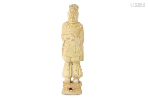 A RARE CHINESE STRAW GLAZED FIGURE OF AN OFFICIAL.