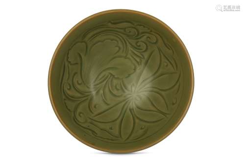 A CHINESE LONGQUAN CELADON 'LOTUS' BOWL.