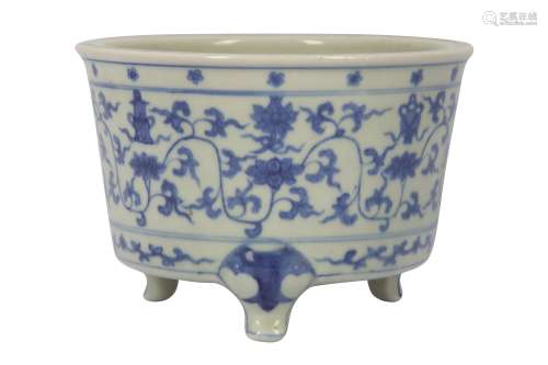 CHINESE BLUE AND WHITE 'BAJIXIANG' INCENSE BURNER.
