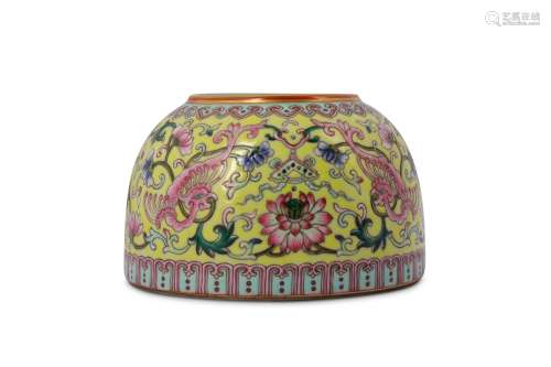 A CHINESE FAMILLE ROSE YELLOW-GROUND WATER POT.