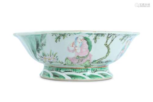 A CHINESE FAMILLE ROSE LOBED STEM BOWL.