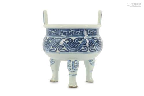 A CHINESE BLUE AND WHITE TRIPOD INCENSE BURNER.