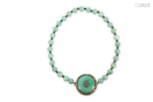 A CHINESE JADEITE NECKLACE.