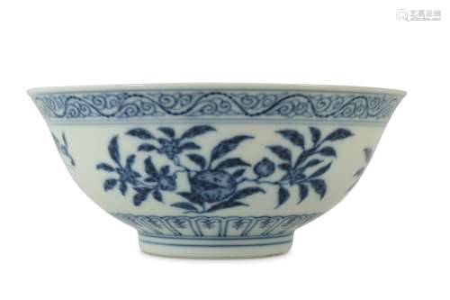 A CHINESE BLUE AND WHITE 'DRAGON' BOWL.