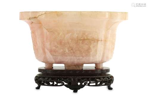 A CHINESE ROSE QUARTZ QUATRELOBE-SECTION JARDINIERE.