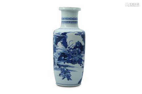 A CHINESE BLUE AND WHITE FIGURATIVE ROULEAU VASE.