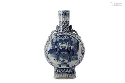 A LARGE CHINESE BLUE AND WHITE MOON FLASK.