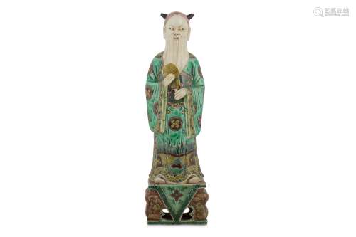 A CHINESE FAMILLE VERTE FIGURE OF A SAGE.