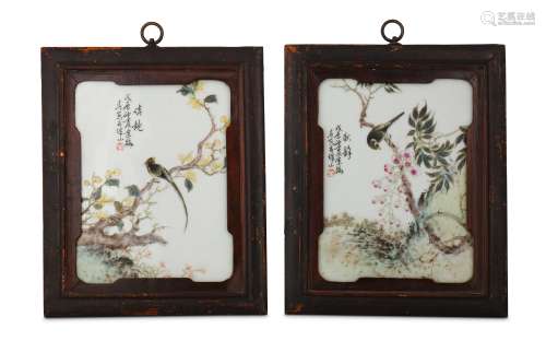 A PAIR OF CHINESE FAMILLE ROSE 'BIRDS' PANELS.