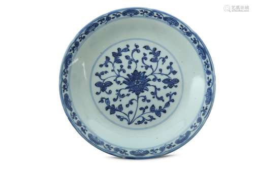 A CHINESE BLUE AND WHITE 'LOTUS' DISH.