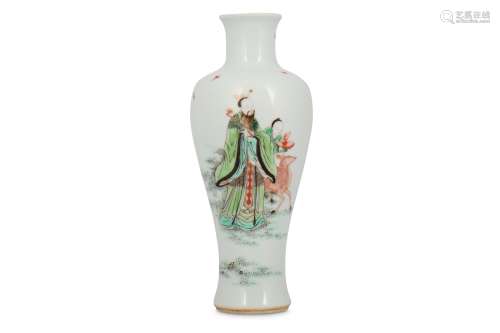 A CHINESE FAMILLE VERTE 'IMMORTAL' BALUSTER VASE.