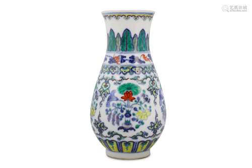 A CHINESE DOUCAI 'LOTUS' VASE.