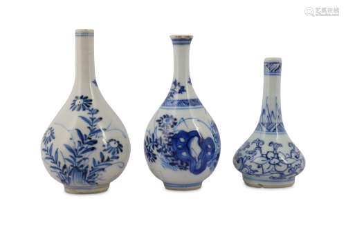 THREE CHINESE BLUE AND WHITE MINIATURE VASES.