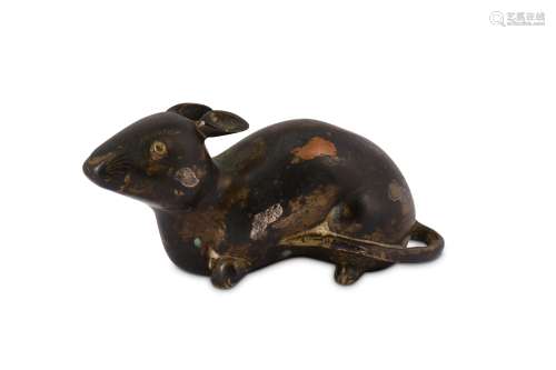 A CHINESE GOLD SPLASHED SILVER AND BRONZE INLAID BRONZE 'RAT' PAPERWEIGHT.