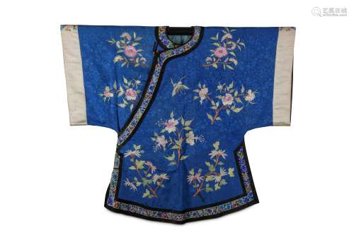 A CHINESE BLUE-GROUND LADY'S SILK JACKET.