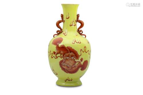 A CHINESE YELLOW-GROUND 'LION DOG' VASE.