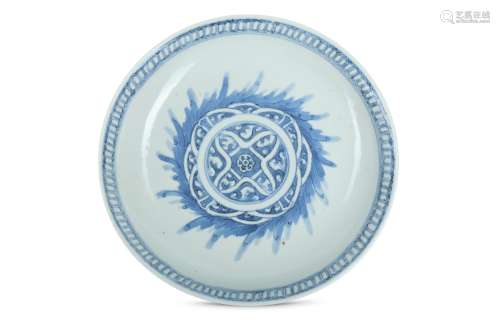 A CHINESE BLUE AND WHITE DISH.