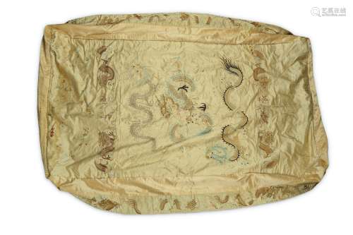 A CHINESE EMBROIDERED 'DRAGON' SILK BEDSPREAD.