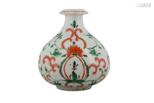 A CHINESE FAMILLE VERTE HOOKAH BASE.