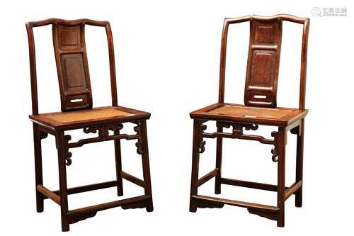 A PAIR OF CHINESE WOOD CHAIRS.