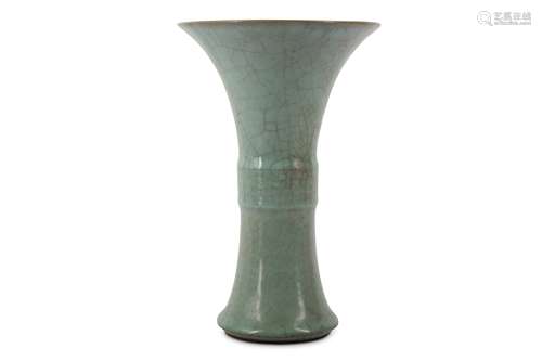 A CHINESE CELADON CRACKLE-GLAZE VASE, GU.