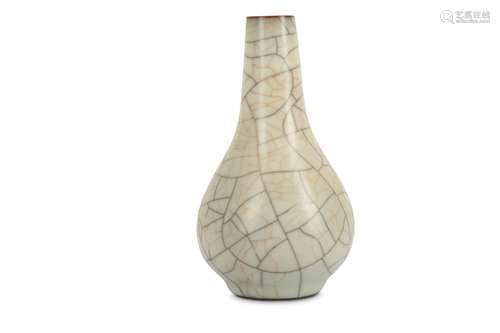 A CHINESE CRACKLE-GLAZED BOTTLE VASE.