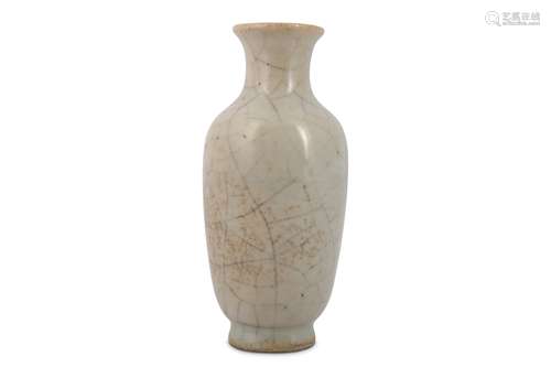 A CHINESE CRACKLE-GLAZED VASE.