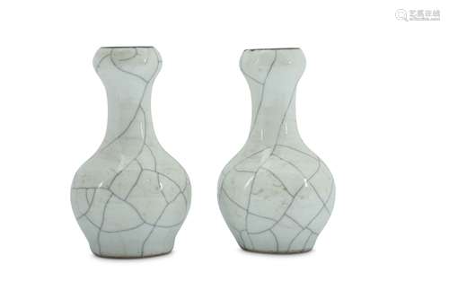 A PAIR OF CHINESE CRACKLE-GLAZED GARLIC MOUTH VASES.