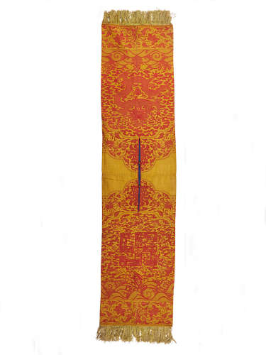 AN IMPERIAL YELLOW-GROUND WOVEN SILK CEREMONIAL COVER QIANLONG PERIOD (1735-1796)