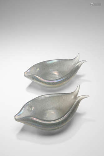 Ercole Barovier (1889-1974) Pair of Pesce Vide Poche circa 1950 for Barovier & Toso, internally decorated glass height 2 3/4in (7cm); width 8in (20cm)